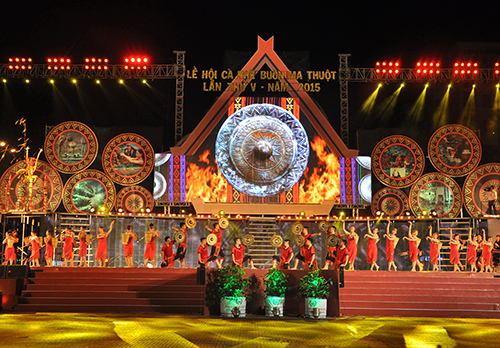 LỄ HỘI CÀ PHÊ BUÔN MA THUỘT LẦN THỨ VI VÀ LIÊN HOAN VĂN HÓA CỒNG CHIÊNG TÂY NGUYÊN NĂM 2017: XÁC ĐỊNH CHỦ ĐỀ "HỘI TỤ TINH HOA-PHÁT HUY BẢN SẮC-LIÊN KẾT PHÁT TRIỂN"